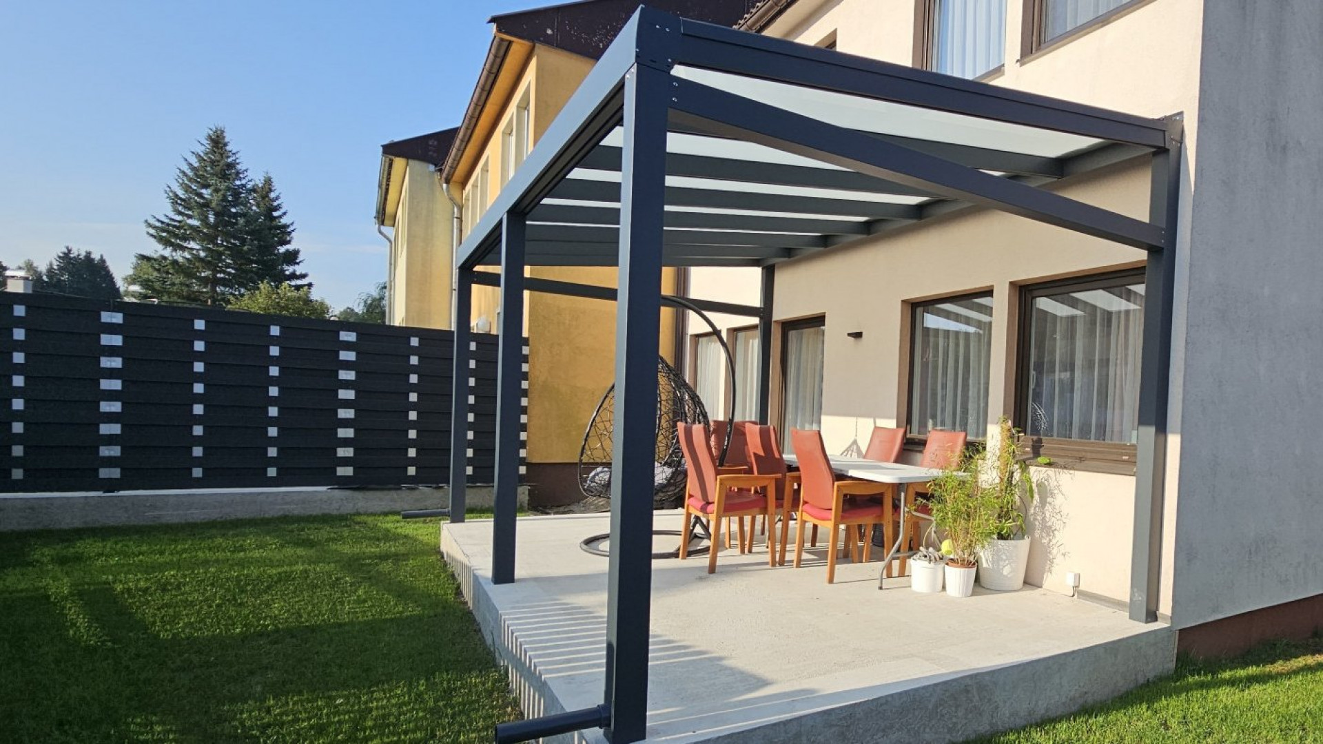 Aluminiumunterkunft auf der Terrasse