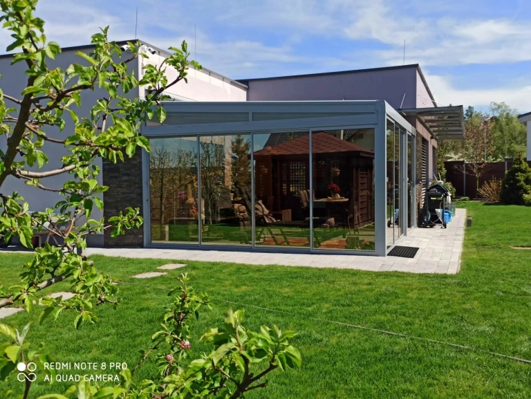 Pergola aus Aluminium ROBUST + Verglasung STANDARD - Blansko
